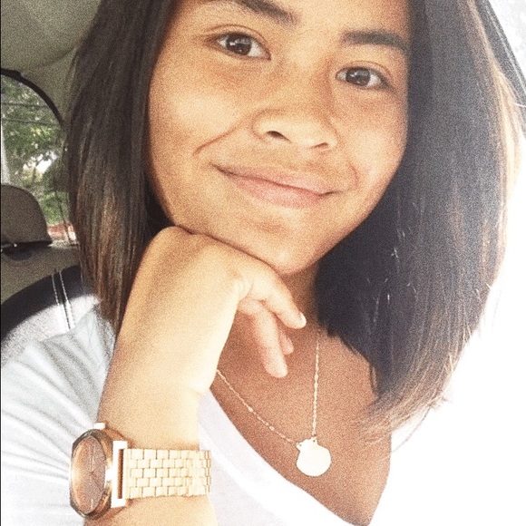 Profile Picture of Mariah Ah toon-apilando (@mariahapilando) on Poshmark