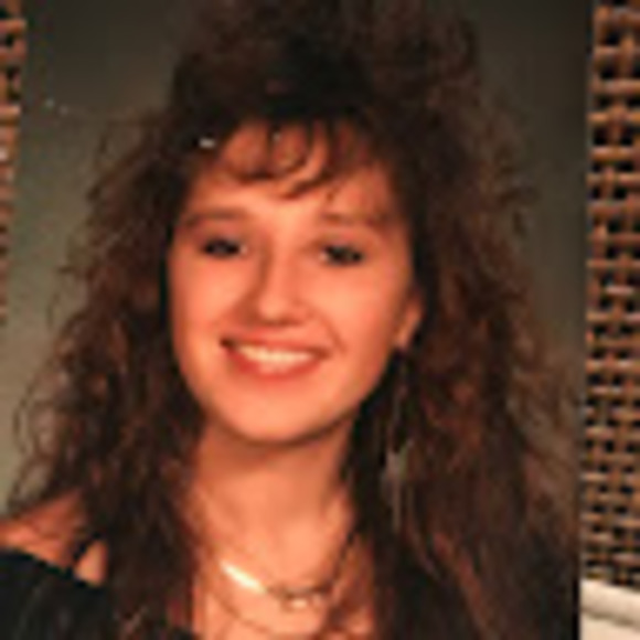 Profile Picture of Dawn Paruta (@dawnparuta) on Poshmark