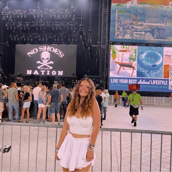 Profile Picture of Sophia Tinnerman (@sophiatinnerman) on Poshmark