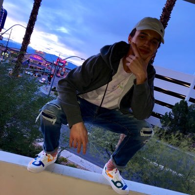 Profile Picture of Derek Caviness (@PLATINUMPHARAOH) on Twitter