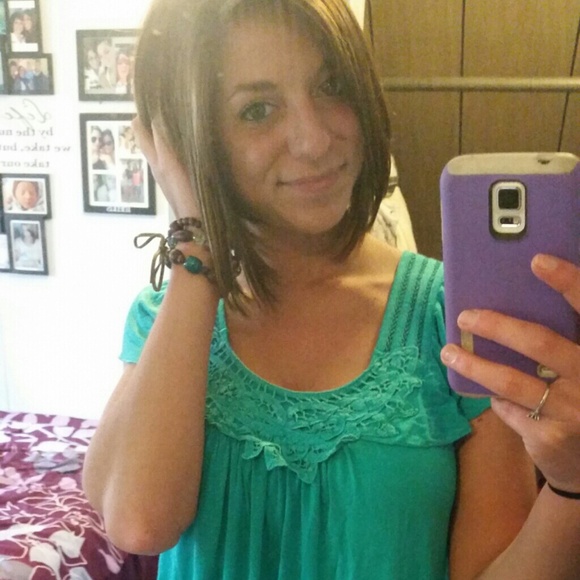 Profile Picture of Melissa Shullo (@mshullo21) on Poshmark