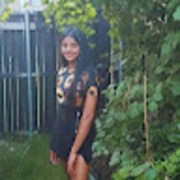 Aashika Vejella - Poshmark Profile Picture of Aashika Vejella (@aashikavejella) on Poshmark
