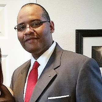 Profile Picture of Robert Mayers (@RobertMayers70) on Twitter