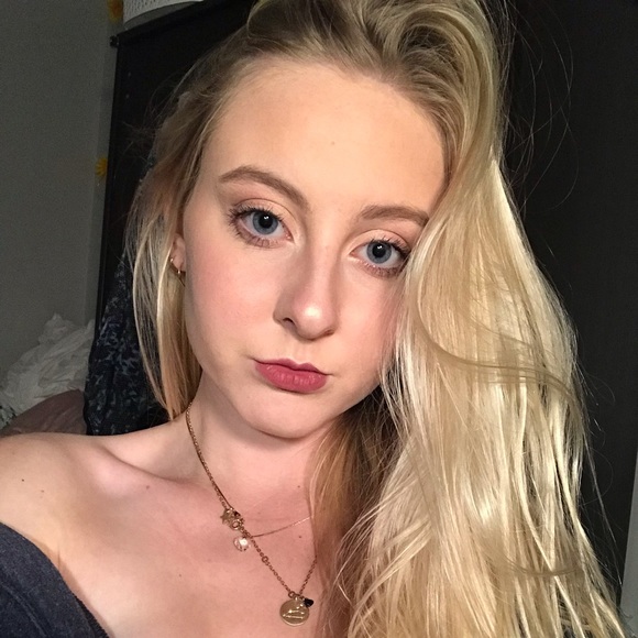 Margo Utz - Poshmark Profile Picture of Margo Utz (@margoutz) on Poshmark