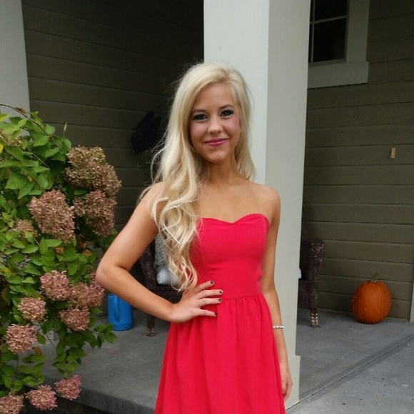 Profile Picture of Jozlyn Zandt (@jzandt12) on Poshmark