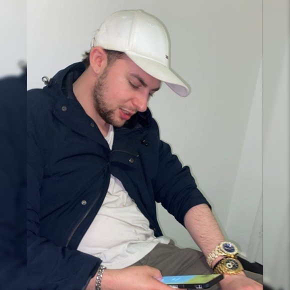 Profile Picture of Keahn Bruzzi (@bruzzix) on Poshmark