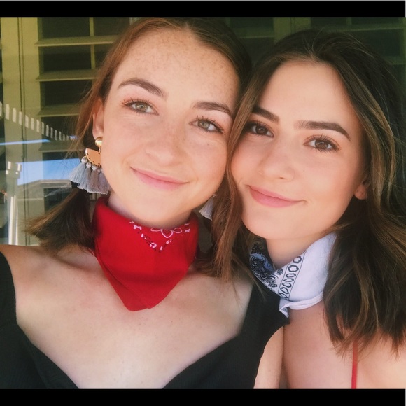 Profile Picture of Mia Lucore (@mialucore) on Poshmark