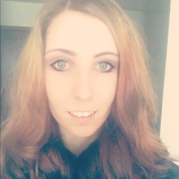 Profile Picture of Shanwa Andersen (@shawna1225) on Poshmark