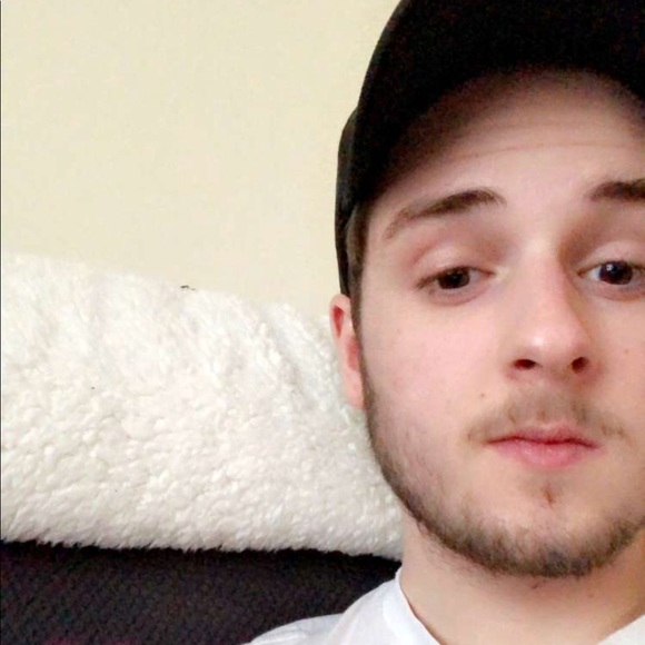 Profile Picture of Alex Van der wielen (@avander280) on Poshmark