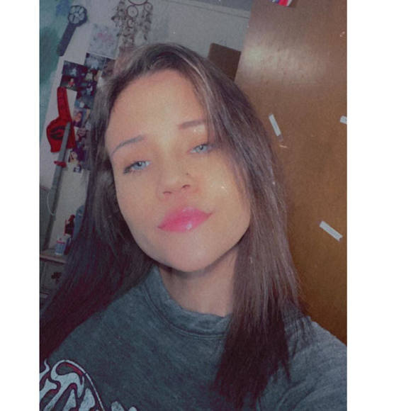Profile Picture of Kim Renfroe (@kimrenfroe2000) on Poshmark