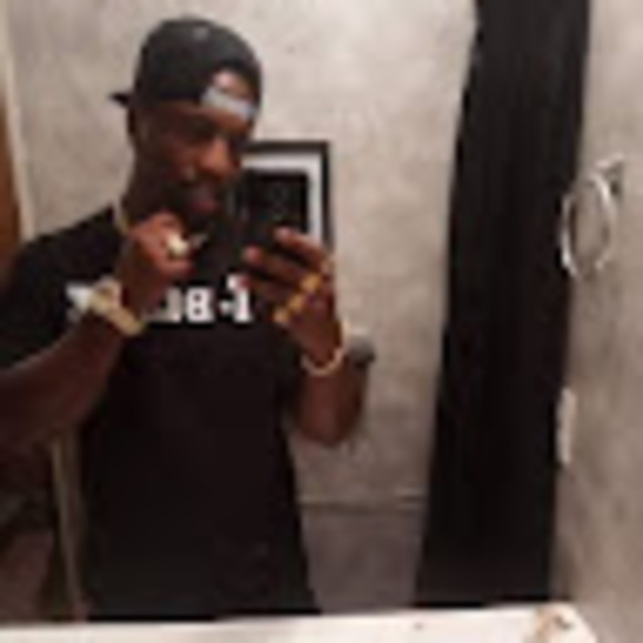 Terrill Blackshear - Poshmark Profile Picture of Terrill Blackshear (@terrillblackshe) on Poshmark