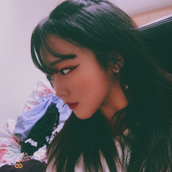 Profile Picture of Alice Lee (@ohyesjiweon18) on Poshmark