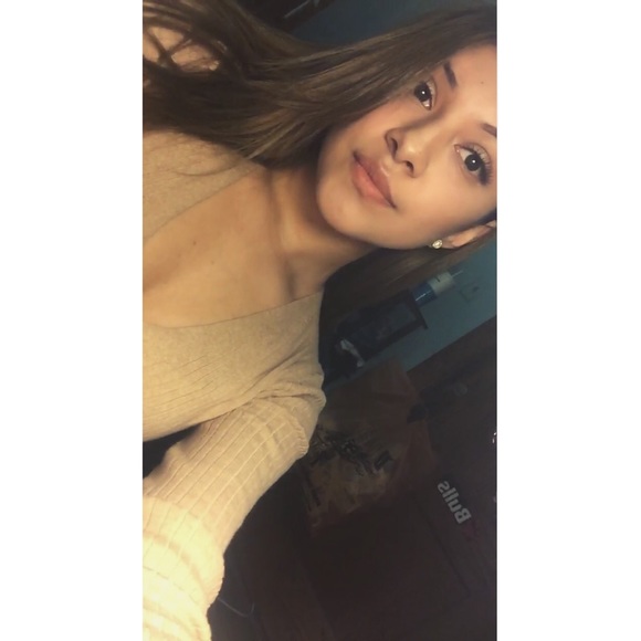 Profile Picture of Melda Escobedo (@melda23) on Poshmark