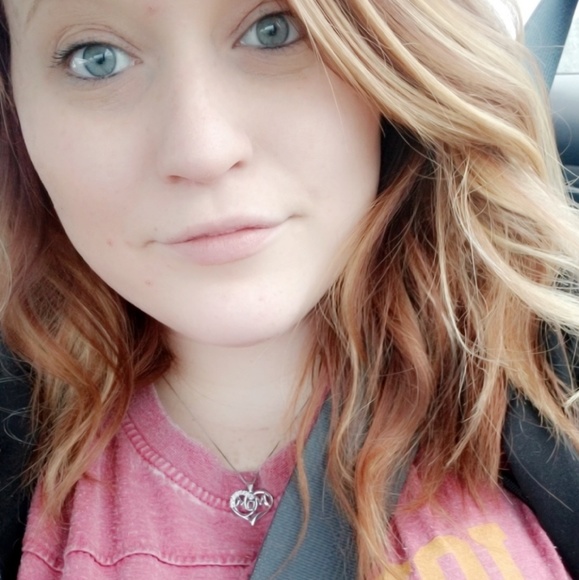 Profile Picture of Leah Willey (@leahhmariee33) on Poshmark