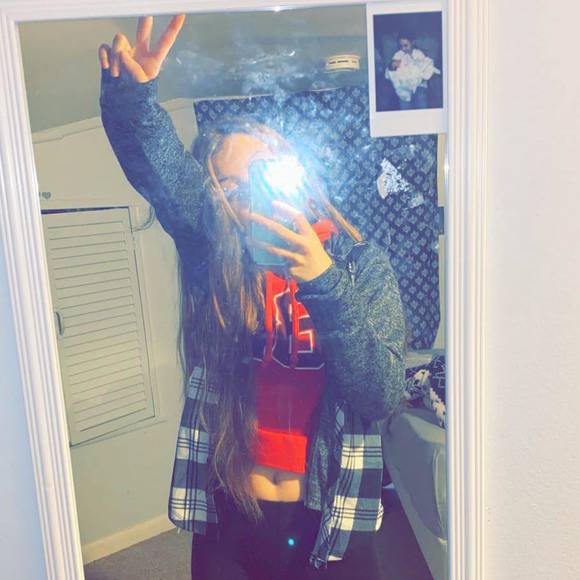 Profile Picture of Sierra Terpenning (@sierra_rose22) on Poshmark