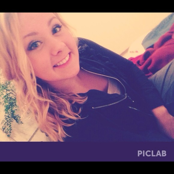 Profile Picture of Regina Lemense (@rlemense) on Poshmark