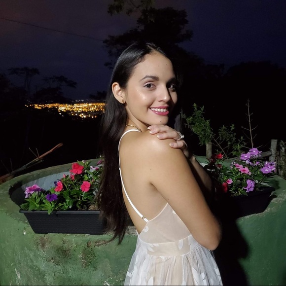 Profile Picture of Natalia Calvache (@natalicr) on Poshmark