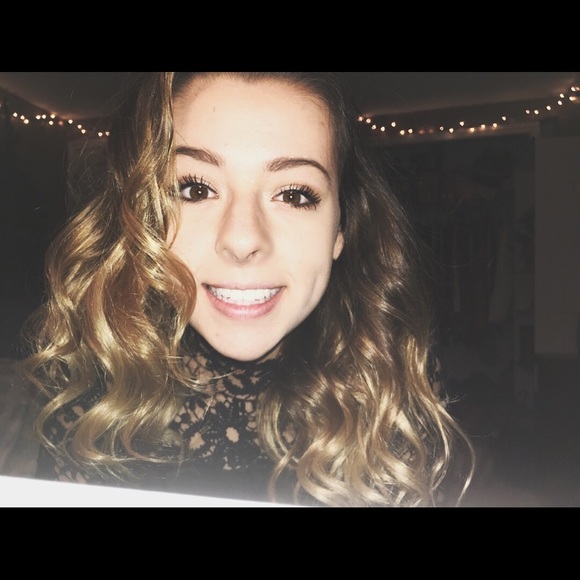 Profile Picture of Celene Vanvleck (@celenevanvleck) on Poshmark