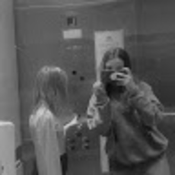 Profile Picture of Keira Schwenning (@keiraschwenning) on Poshmark