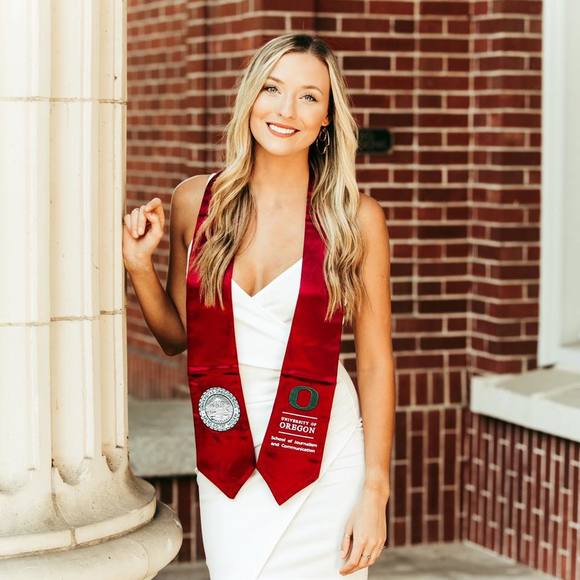 Profile Picture of Carolyn Riesinger (@careriesinger) on Poshmark