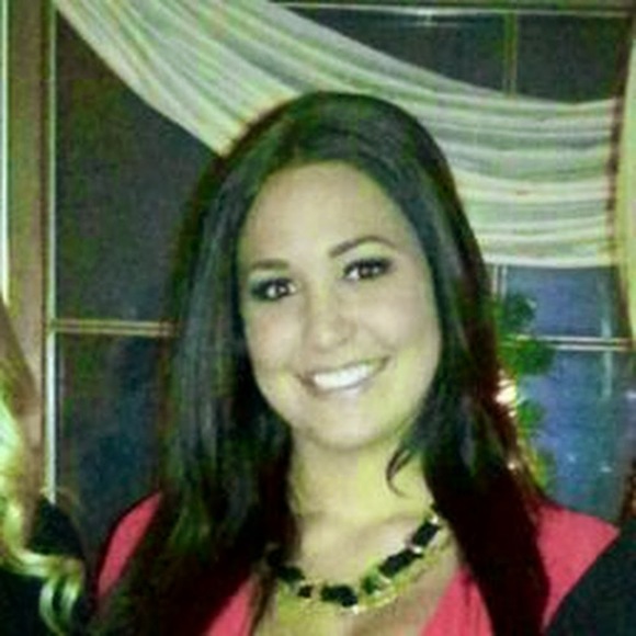 Profile Picture of Gina Pearson (@gpearson16) on Poshmark