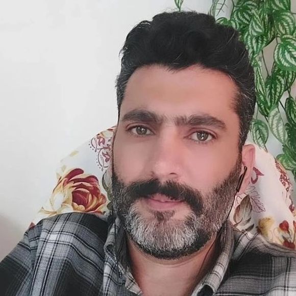 Profile Picture of Vahid Hassanzadeh (@vahid_h) on Poshmark