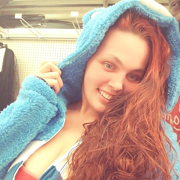 Profile Picture of Margaret Belisle (@mrsblue143) on Poshmark