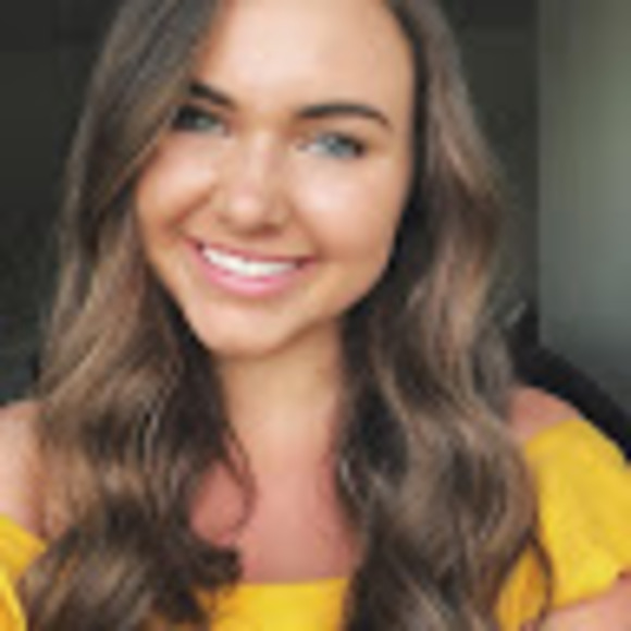 Profile Picture of Brianna Macinnis (@bmacinnis) on Poshmark