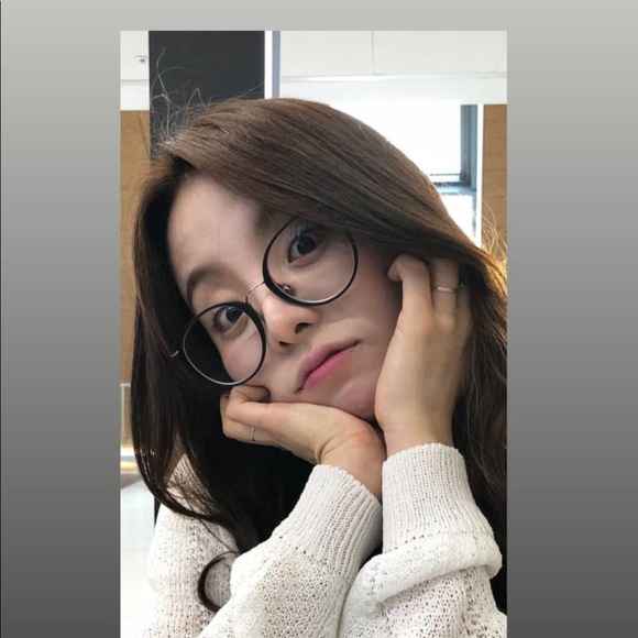 Profile Picture of Iris Kim (@iriskimmm) on Poshmark