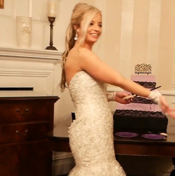 Profile Picture of Miranda Sigmon (@mirandaj1017) on Poshmark