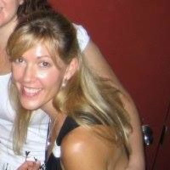 Profile Picture of Lynn Decker (@faye0604) on Poshmark