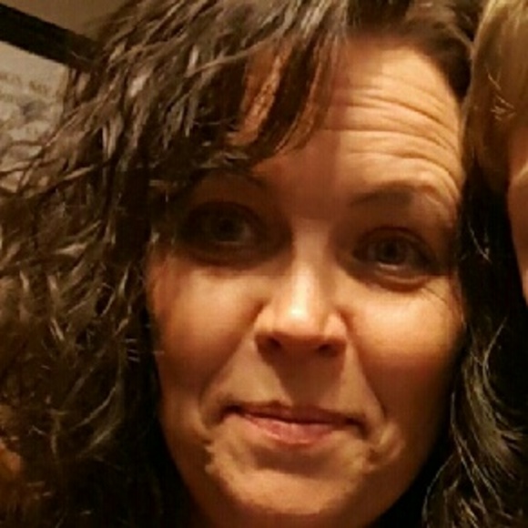 Profile Picture of Cheryl Polarek (@cpolarek) on Poshmark