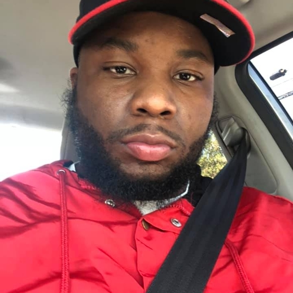 Profile Picture of Astor Davis (@astord25) on Poshmark