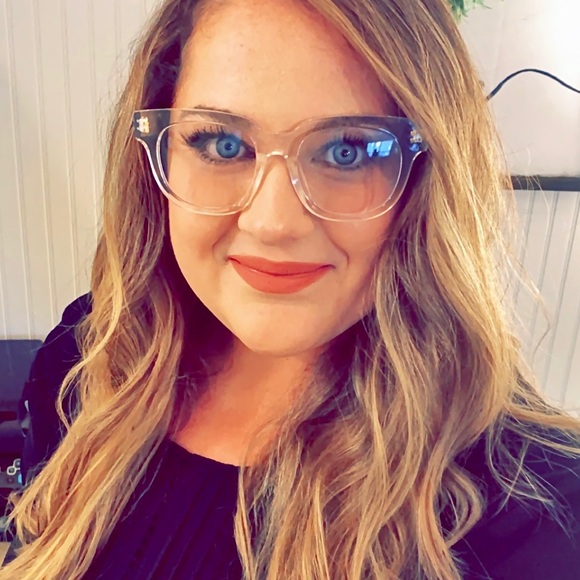 Profile Picture of Justine Devlin (@ed15d) on Poshmark