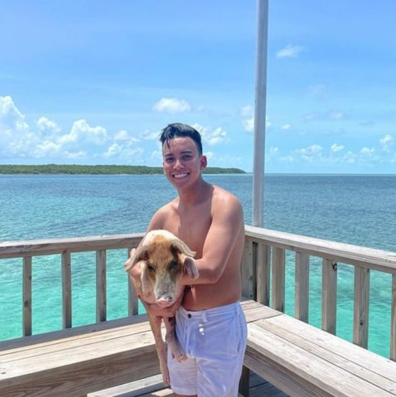 Profile Picture of Alexander Nguyen (@alexishng) on Poshmark