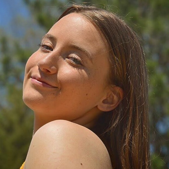 Profile Picture of Emilee Endsley (@eendsley909) on Poshmark