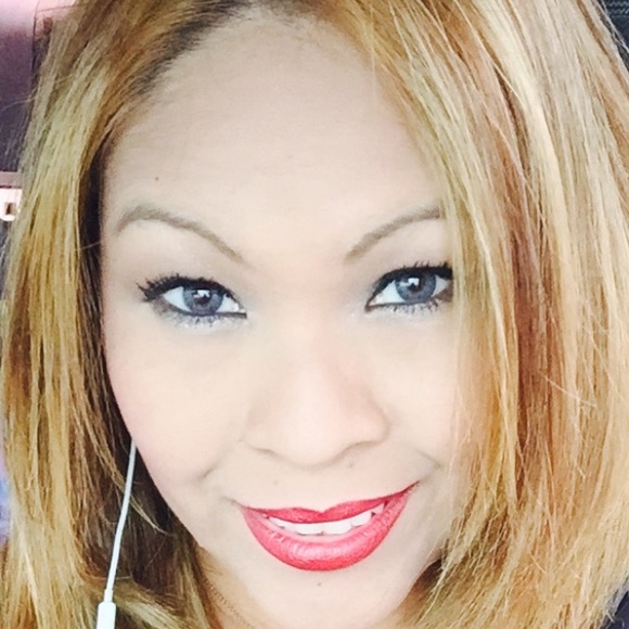 Profile Picture of Denise Watters (@dwatters1977) on Poshmark