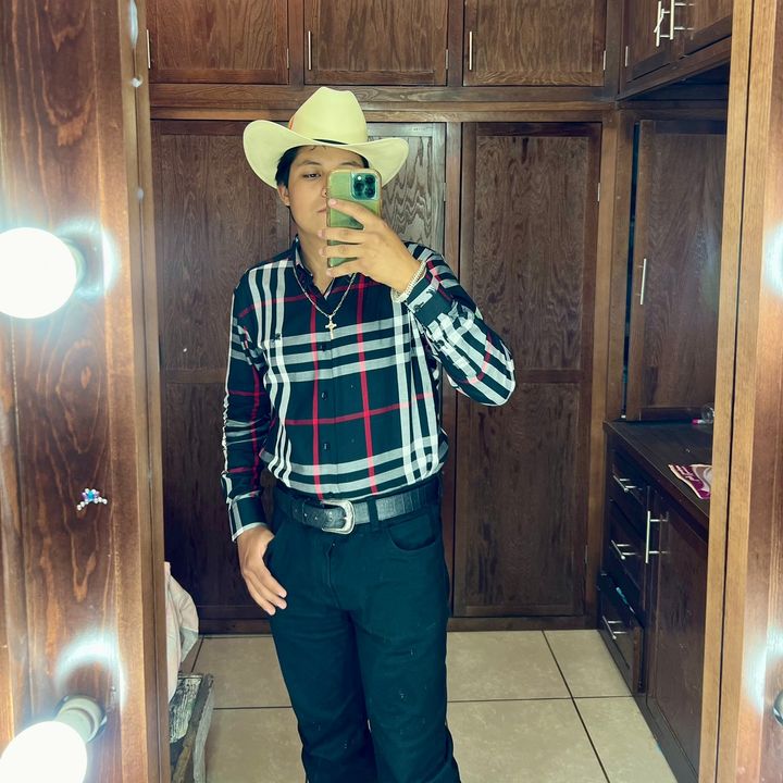 Profile Picture of Alexis (@alexis_lozoya11) on Tiktok