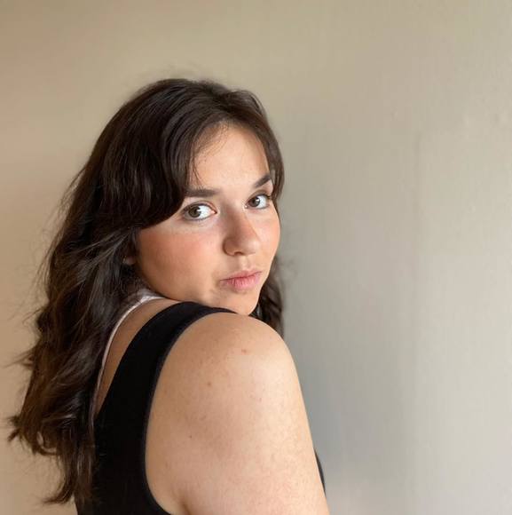 Profile Picture of Olivia Arkinson (@oliviaarkinson) on Poshmark