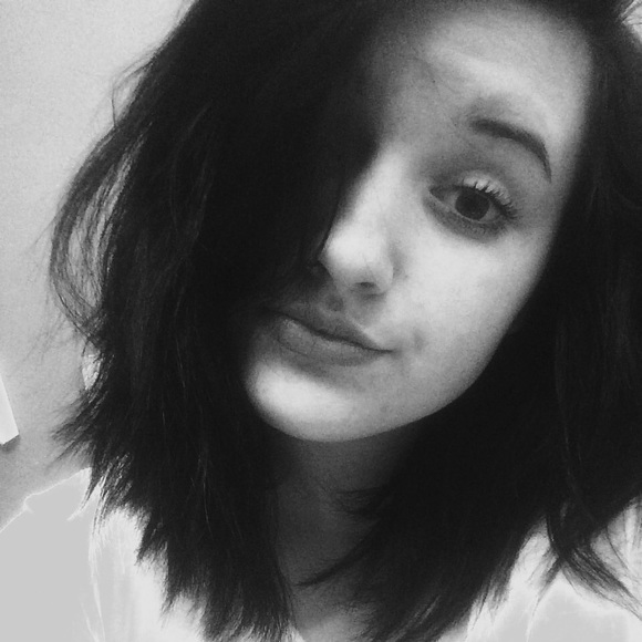 Profile Picture of Trinity Otness (@trinityotness) on Poshmark