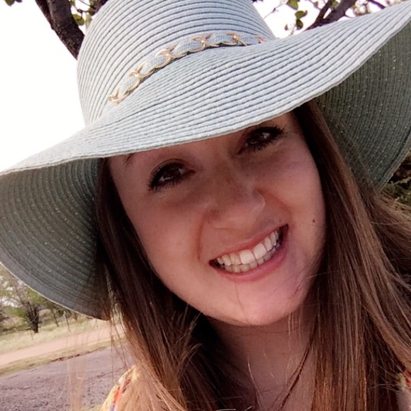 Profile Picture of Larrah Welp (@lwelp) on Poshmark