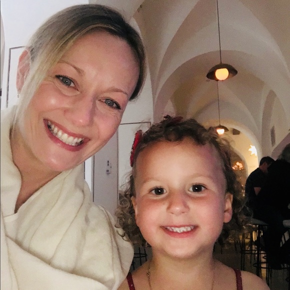 Profile Picture of Dana Graulich (@danagraulich) on Poshmark