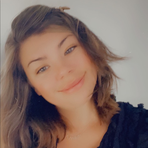 Profile Picture of Kim Balkcom (@kimblync) on Poshmark