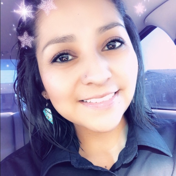 Germaine Bedonie - Poshmark Profile Picture of Germaine Bedonie (@gbedonie) on Poshmark