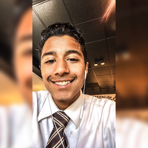 Profile Picture of Andrew Contreras (@drewdawg7) on Poshmark