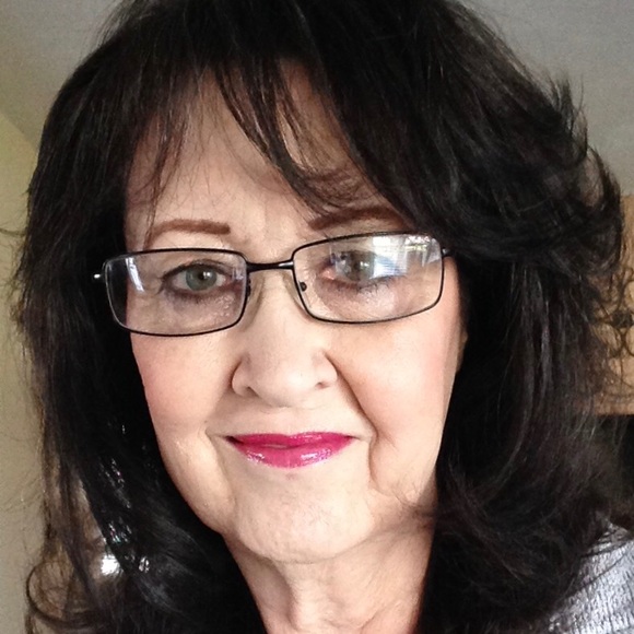 Profile Picture of Joanne Barnes (@joannebarnes74) on Poshmark
