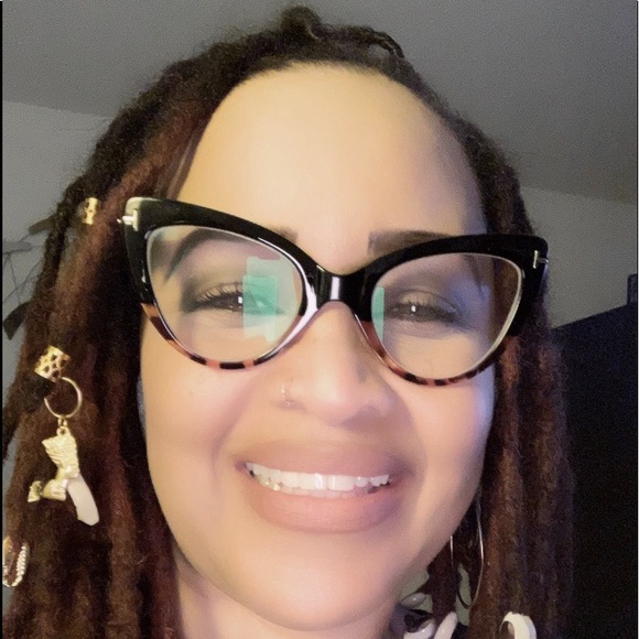 Profile Picture of Earlvena Woodard (@maryrose388257) on Poshmark