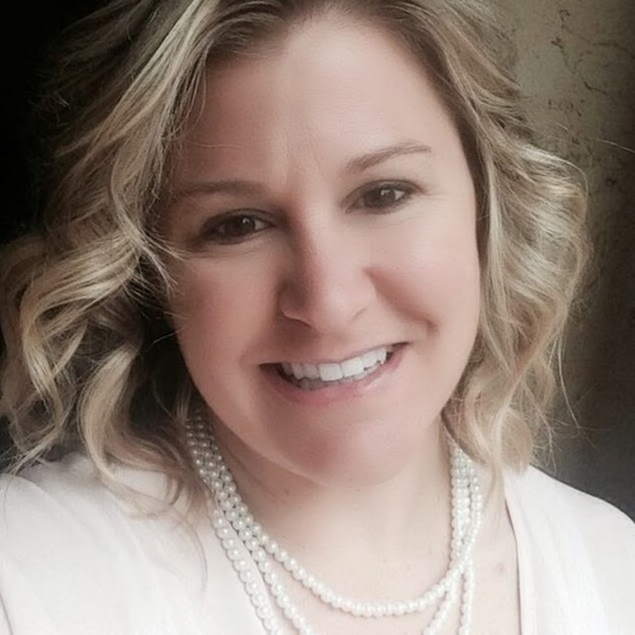 Profile Picture of Cathy Border (@cathyborder) on Poshmark