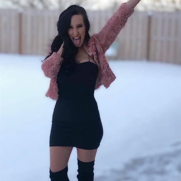 Brianna Sitzman - Poshmark Profile Picture of Brianna Sitzman (@bsitzman) on Poshmark