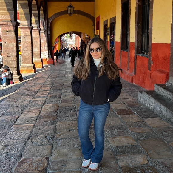 Profile Picture of Katherine Droguett (@k_droguett) on Poshmark